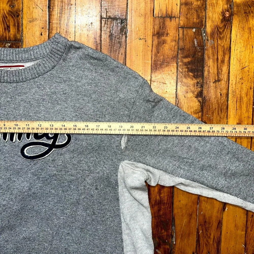 Tommy Hilfiger Sweater Men's 2XL Gray Knit Long Sleeve Script Logo Crew Neck‎